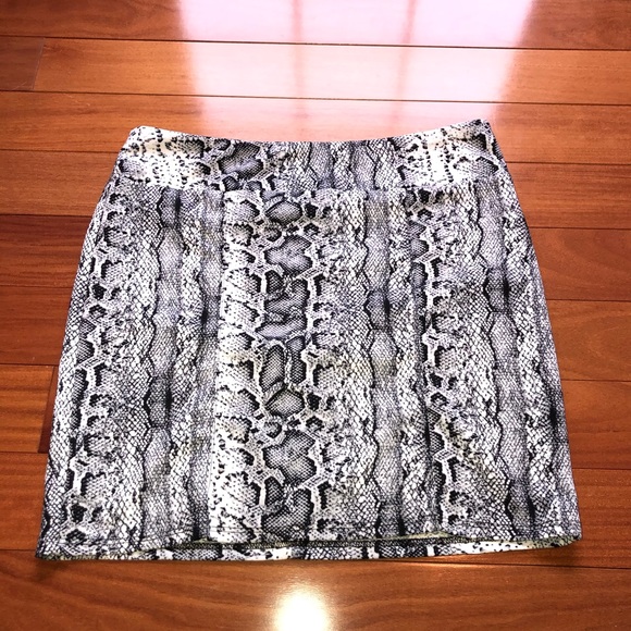 Joe B Snakeskin Print Mini Skirt With Slits - Picture 4 of 7